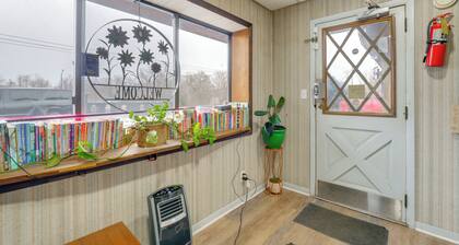 5 Mi to Pine Knob: Pet-friendly Studio Retreat