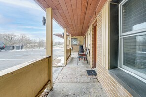 Apartment (0 Bedroom) | Interior - 5 Mi to Pine Knob: Pet-friendly Studio Retreat (Clarkston)