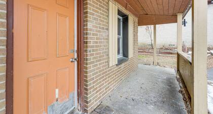 5 Mi to Pine Knob: Pet-friendly Studio Retreat