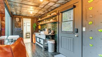 House (1 Bedroom) | Interior