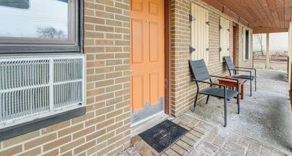 Pet-friendly Studio Near Pine Knob: Bring Skis!