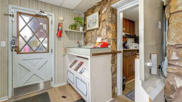 Apartment (0 Bedroom) | Interior