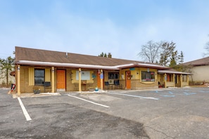 Apartment (0 Bedroom) | Interior - Slopes-ready Studio Near Pine Knob: Pets Welcome! (Clarkston)