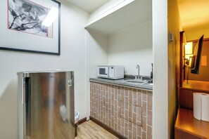 Apartment (0 Bedroom) | Interior - Slopes-ready Studio Near Pine Knob: Pets Welcome! (Clarkston)