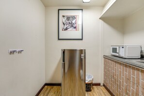 Apartment (0 Bedroom) | Interior - Slopes-ready Studio Near Pine Knob: Pets Welcome! (Clarkston)