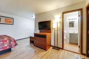 Apartment (0 Bedroom) | Interior - Slopes-ready Studio Near Pine Knob: Pets Welcome! (Clarkston)