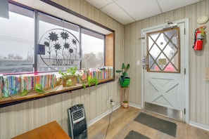 Apartment (0 Bedroom) | Interior - Slopes-ready Studio Near Pine Knob (Clarkston)