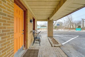 Apartment (0 Bedroom) | Interior - Ski, Explore, Bring Pets! Studio 5 Mi to Pine Knob (Clarkston)