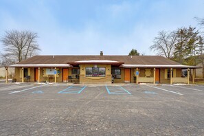 Apartment (0 Bedroom) | Interior - Ski, Explore, Bring Pets! Studio 5 Mi to Pine Knob (Clarkston)