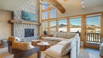 Apartment (4 Bedrooms) | Front of property