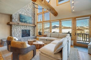 Apartment (4 Bedrooms) | Front of property - Walk to Lift! Luxe, Updated Cbmr Home w/ Mtn Views (Crested Butte)