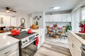 Interior - 4 Mi to Joe Pool Lake! Cedar Hill Family Haven (Cedar Hill)