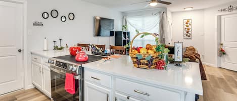 House (4 Bedrooms) | Interior