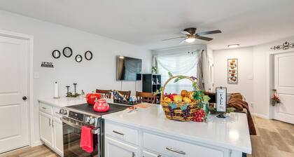 4 Mi to Joe Pool Lake! Cedar Hill Family Haven