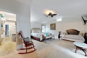 Interior - 4 BR Tranquil Lakefront Retreat w/ Fire Pit (Lodi)