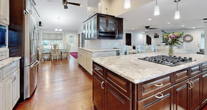 Lakefront + Dock! Family-friendly Wisconsin Escape