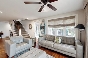 Interior - 4 BR Tranquil Lakefront Retreat w/ Fire Pit (Lodi)