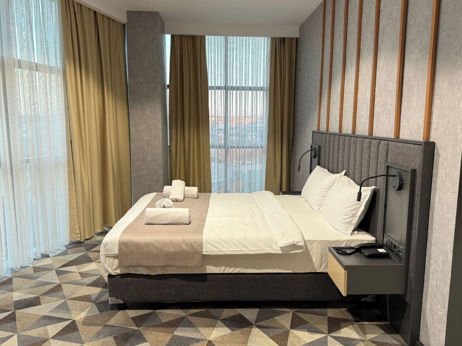 Habitación individual, vista a la ciudad | Ropa de cama de alta calidad, camas Select Comfort y minibar 