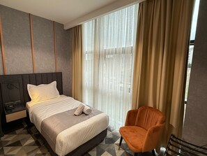 Single Room, City View | In-room safe, desk, blackout drapes, soundproofing - hmakairportotel (İSTANBUL)