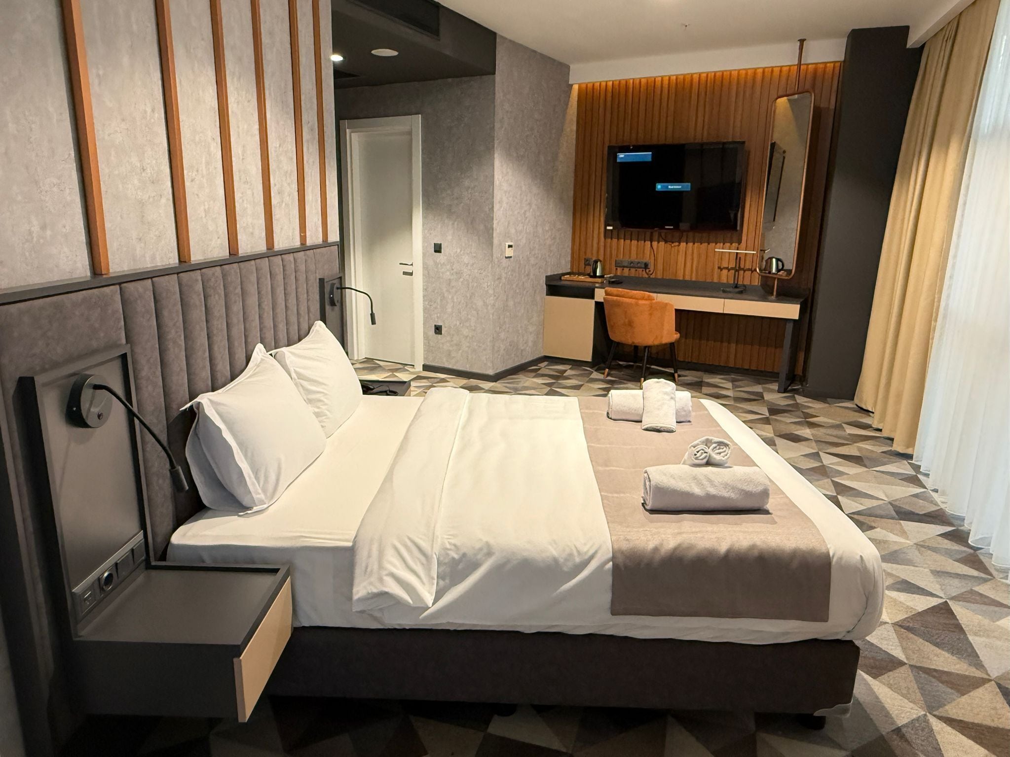 Habitación doble, vistas a la ciudad | Ropa de cama de alta calidad, colchones Select Comfort, minibar