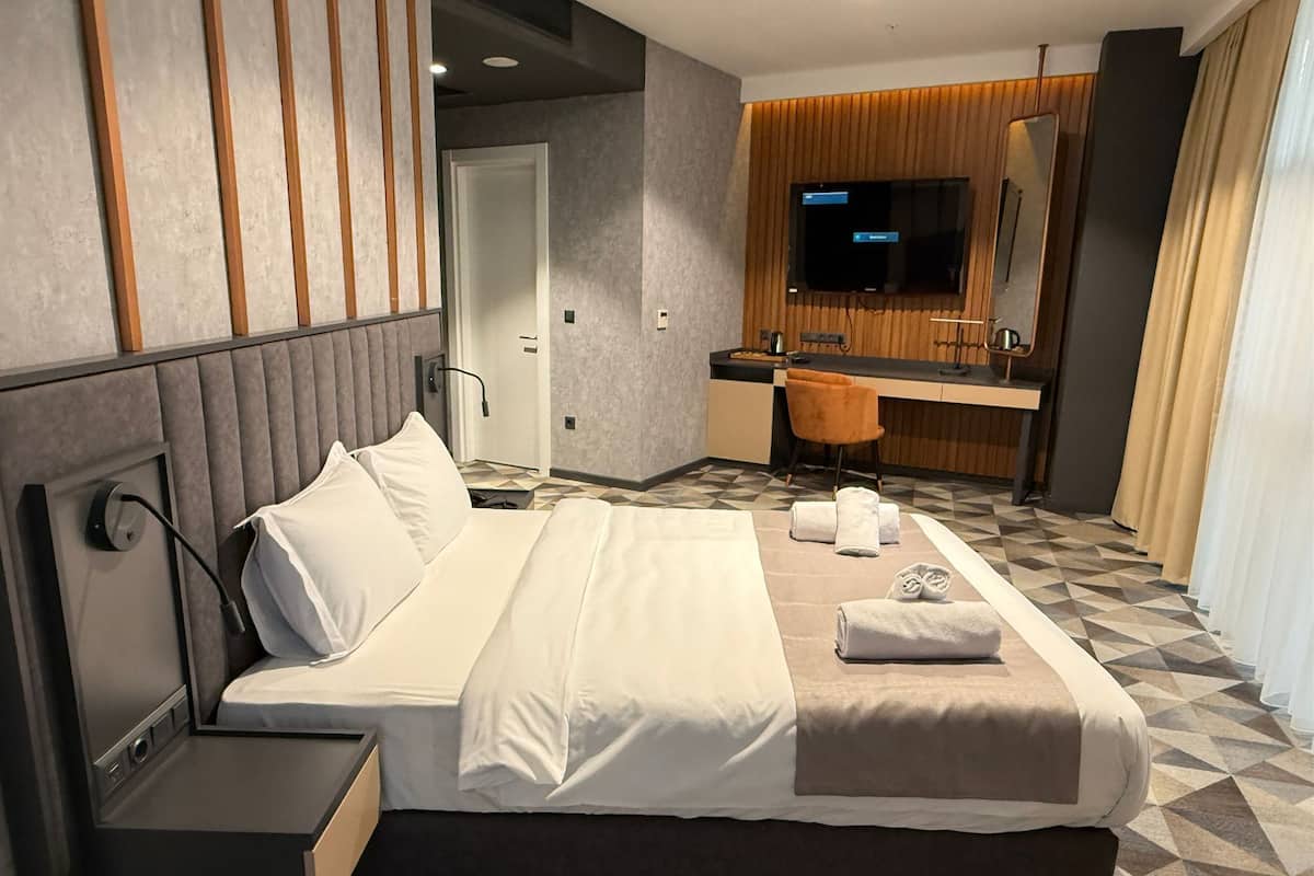 Double Room, City View | Premium bedding, Select Comfort beds, minibar, in-room safe