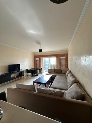 Living area - Agadir Marina Luxe Appartement 2BR FrontBeach Pool Parking (Agadir)