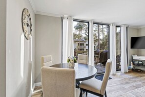 Interior - Elegantly Decorated, Just a 2-Minute Walk to the Beach! (Hilton Head Island)