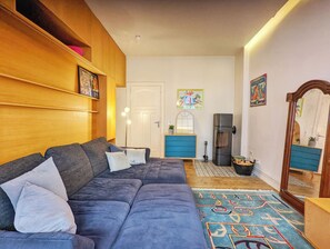 Living area - STUDIO 54 Modern 3 Room APT in the HEART of Neukölln (Berlin)
