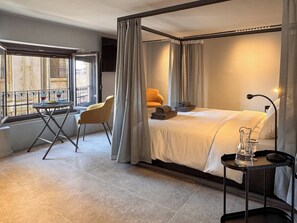 Internet, bed sheets - Juliet Suites II (Catania)