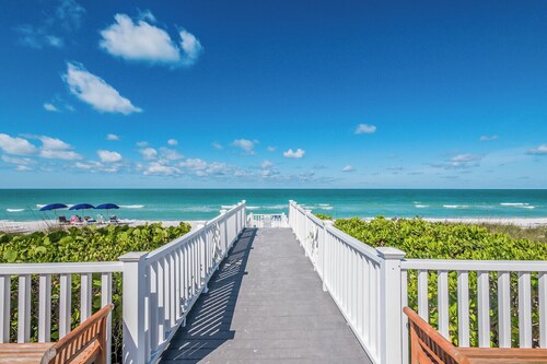 AMAZING OCEANFRONT VIEWS overlooking the private beach at the Boca Grande Club