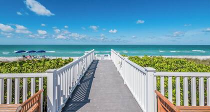 AMAZING OCEANFRONT VIEWS overlooking the private beach at the Boca Grande Club