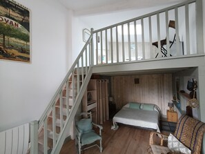 3 bedrooms, iron/ironing board, free WiFi, bed sheets - Charming house in a quiet location (Meschers-sur-Gironde)