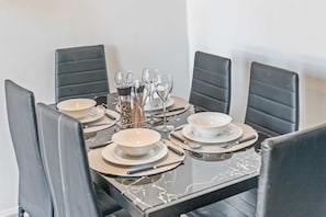 Dining - Modern Liverpool Apartment | Sleeps 7 | Ground Flr (Merseyside)