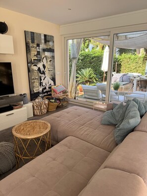 TV - Vacation home for families in Cala Ferrera with private pool in the garden near the beach (Cala Ferrera)