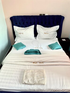 Comfort Room, 1 Bedroom, Balcony, Courtyard View | Egyptian cotton sheets, premium bedding, Select Comfort beds - NGK HOTEL APARTMENT (Bafoussam)