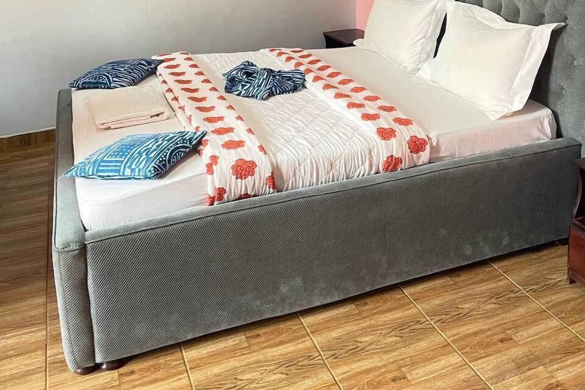 Classic-huone, parveke, kaupunkinäköala | Egyptinpuuvillaiset lakanat, ylelliset vuodevaatteet