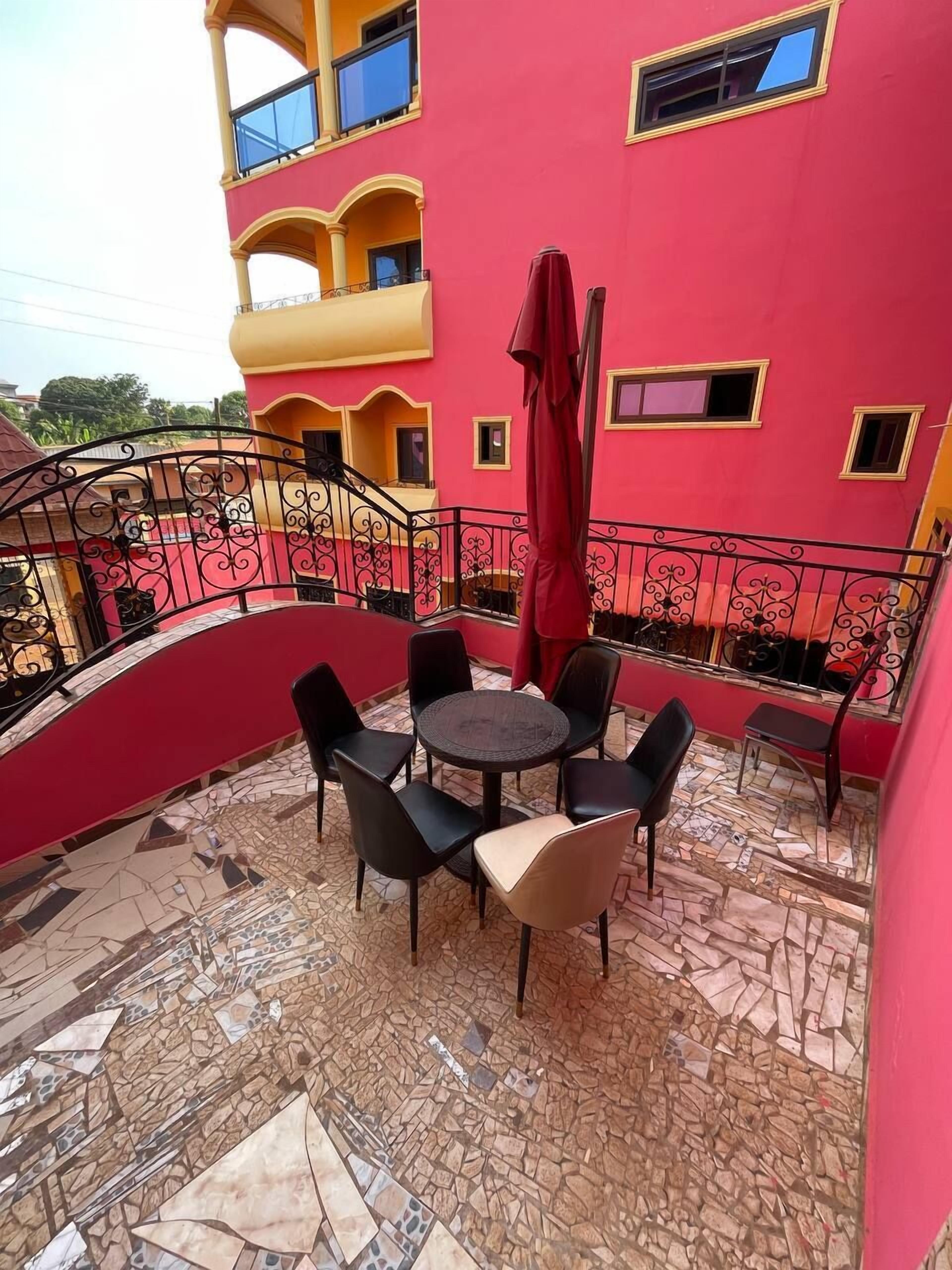 Superior-huoneisto, parveke, järvinäköala | Terassi/patio