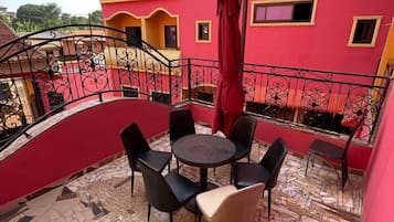 Superior-huoneisto, parveke, järvinäköala | Terassi/patio