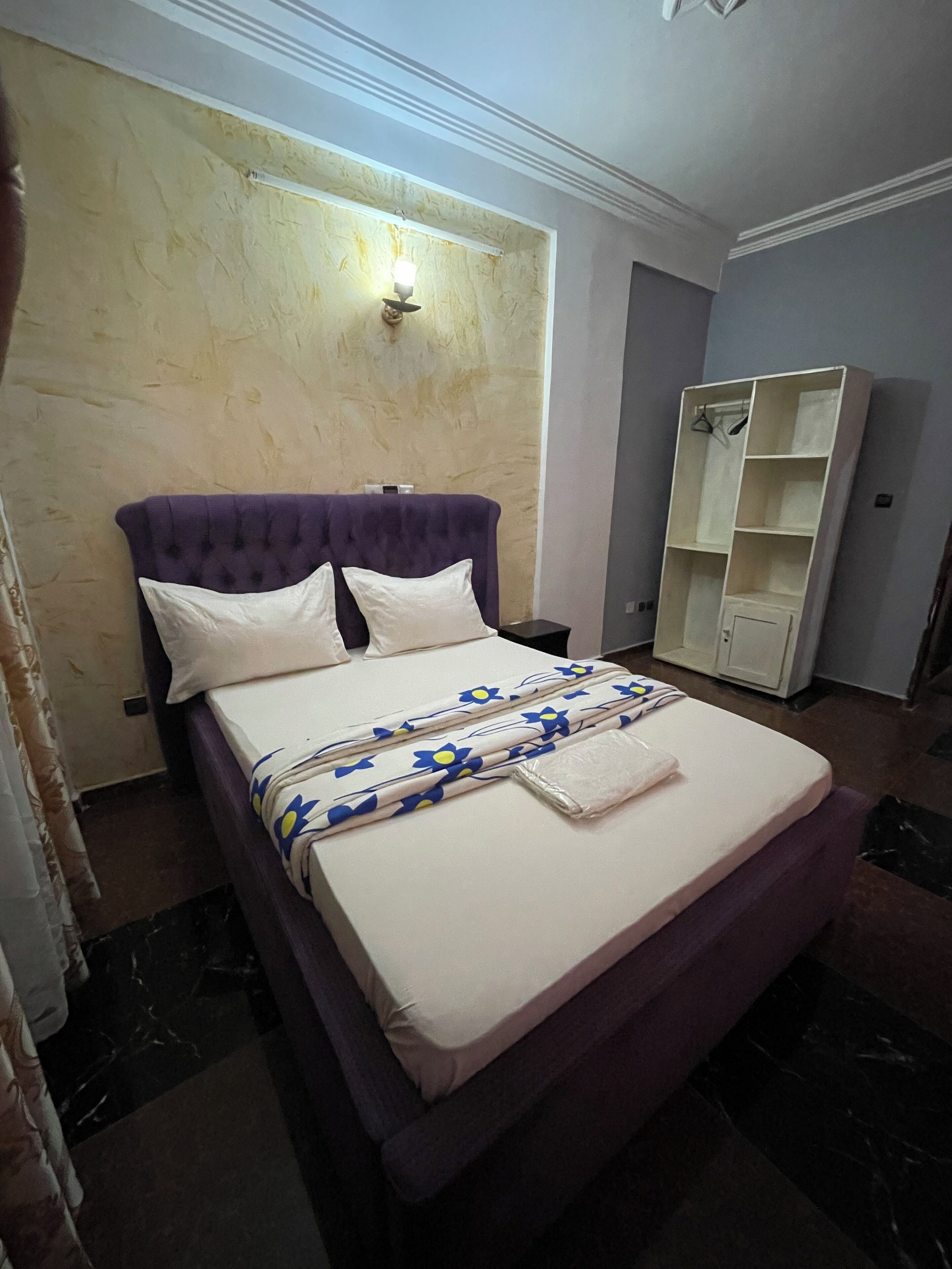 高級公寓, 露台, 湖景 | 埃及棉床單、高級寢具、Select Comfort 床墊、手提電腦工作空間