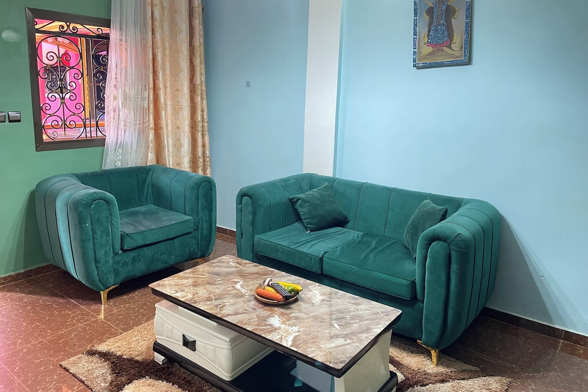 Deluxe Studio, 1 Queen Bed, Balcony, Courtyard View | Living area | 24-inch flat-screen TV with cable channels, pay movies