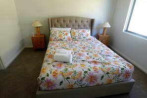 3 chambres, fer et planche à repasser, Wi-Fi, draps fournis