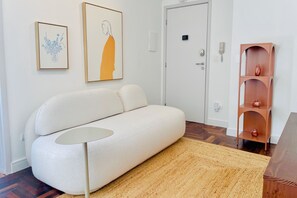 Smart TV - 2-bedroom, 2-bathroom garden apartment in Parque Barigui with garage. (Curitiba)
