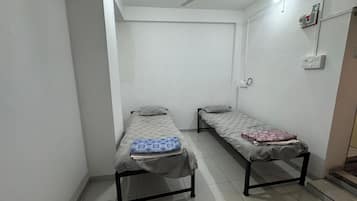 Standard Room | Ruang kerja komputer riba