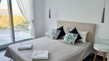 2 habitaciones, tabla de planchar con plancha y cuna de viaje