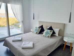 2 bedrooms, iron/ironing board, travel crib, free WiFi - Villa ELEONAS Episkopi direct view of the sea, mountains, gulf (Rethymnon)