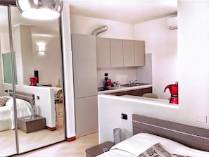 1 chambre, fer et planche à repasser, Wi-Fi, literie fournie