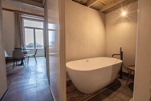 Hair dryer, bidet, towels, soap - Refined chambre with timeless frescoes (Acireale)