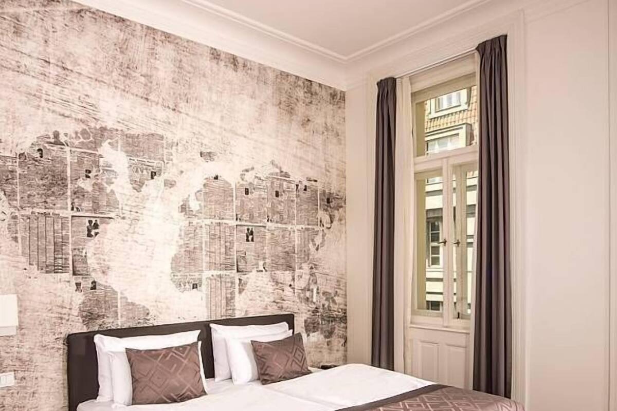 Una scrivania, ferro/asse da stiro, Wi-Fi gratuito