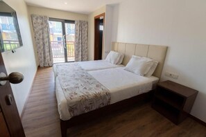 Schreibtisch, Bügeleisen/Bügelbrett, kostenloses WLAN