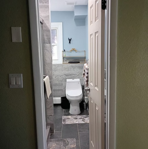 Welcoming 2-bedroom apartment in vibrant Westwood perfect for your stay